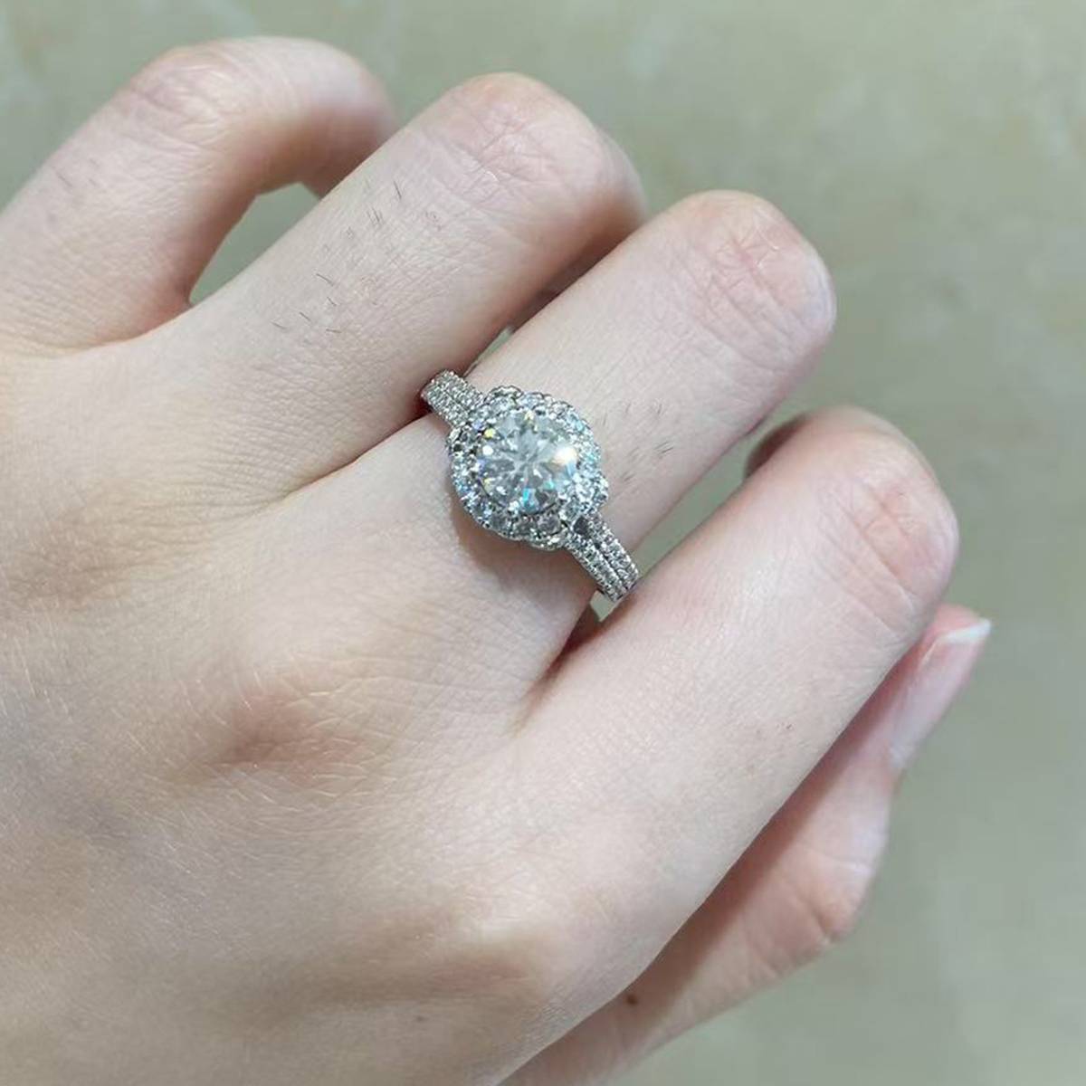 轻奢满钻女戒S925银镀白金定制选款主石莫桑钻1.0ct/副石高碳钻